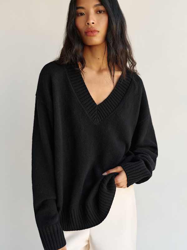 Jadey Cashmere Oversized V-neck Sweater - Black